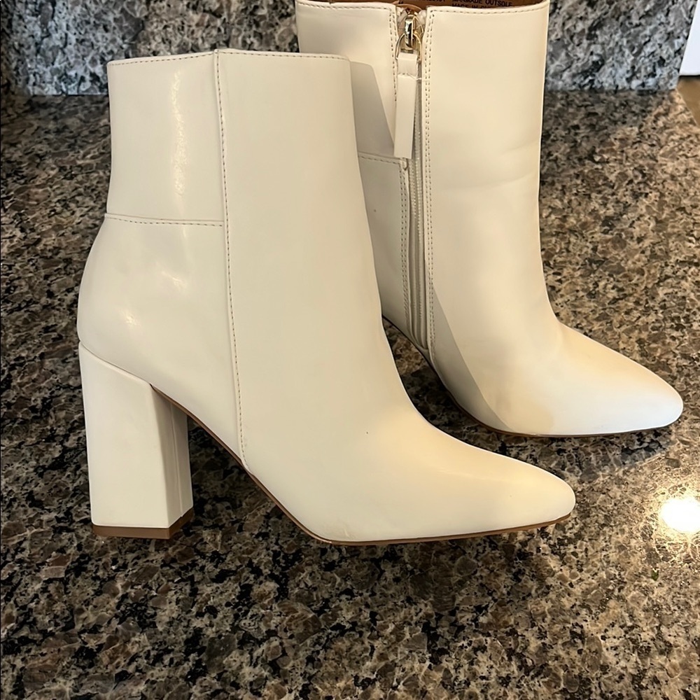 Steve Madden White short boots.NEW